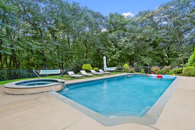 Building Photo - 4 Mountain Laurel Dr