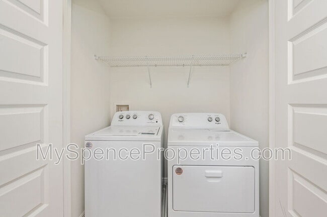 Building Photo - 5 Renea Cv
