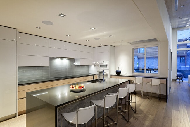 Building Photo - 126 Juan St