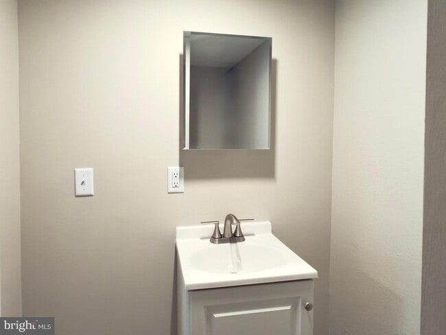 Building Photo - 31 S Main St