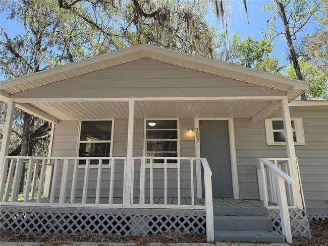 Primary Photo - 203 D St