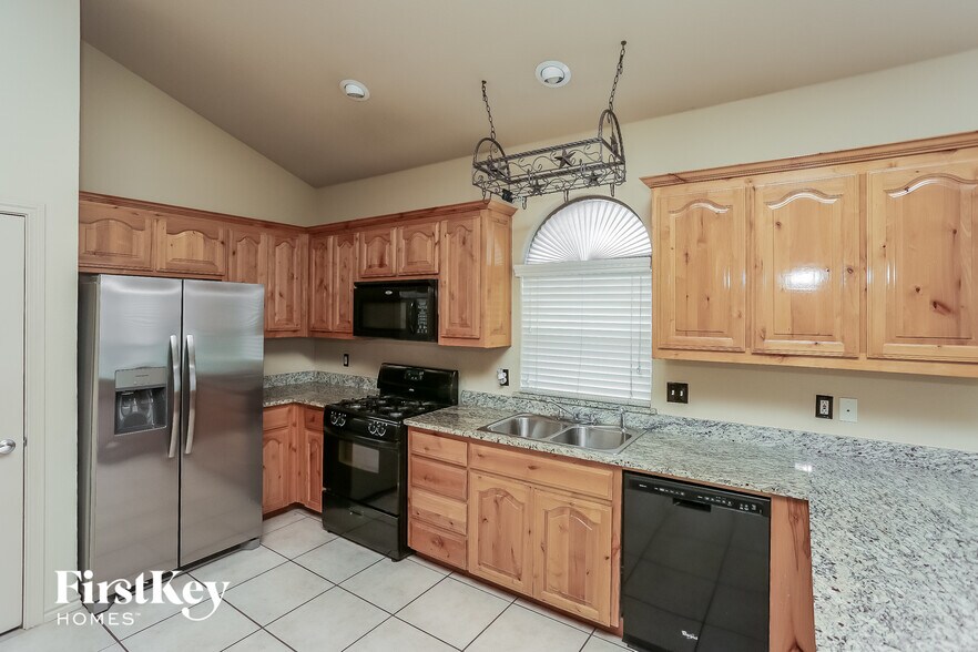 Building Photo - 14413 Artesia Ct