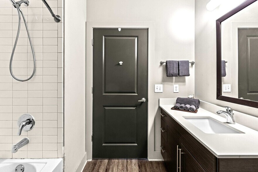 Building Photo - 455 14th St NW