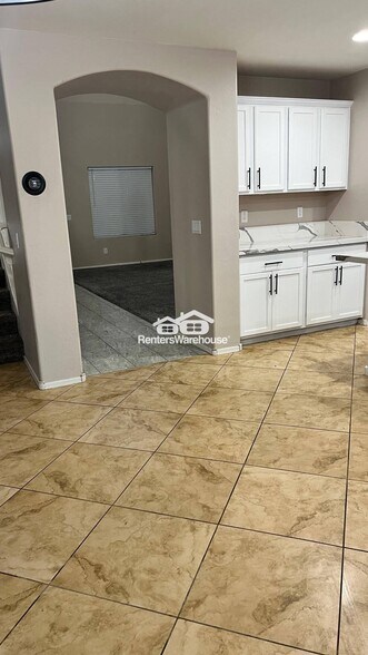 Building Photo - 7617 S 48th Ln