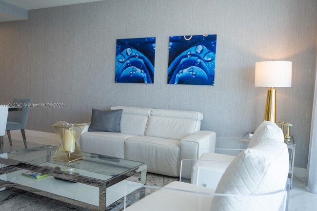 Building Photo - 700 NE 24th St