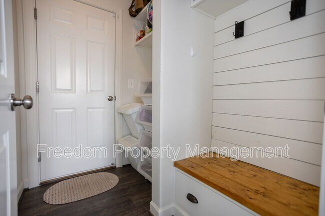 Building Photo - 2425 Morgans Point Dr