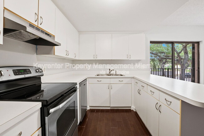 Building Photo - 4705 SW 62nd Ave