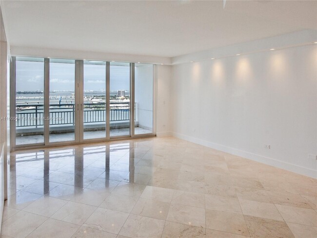 Building Photo - 848 Brickell Key Dr