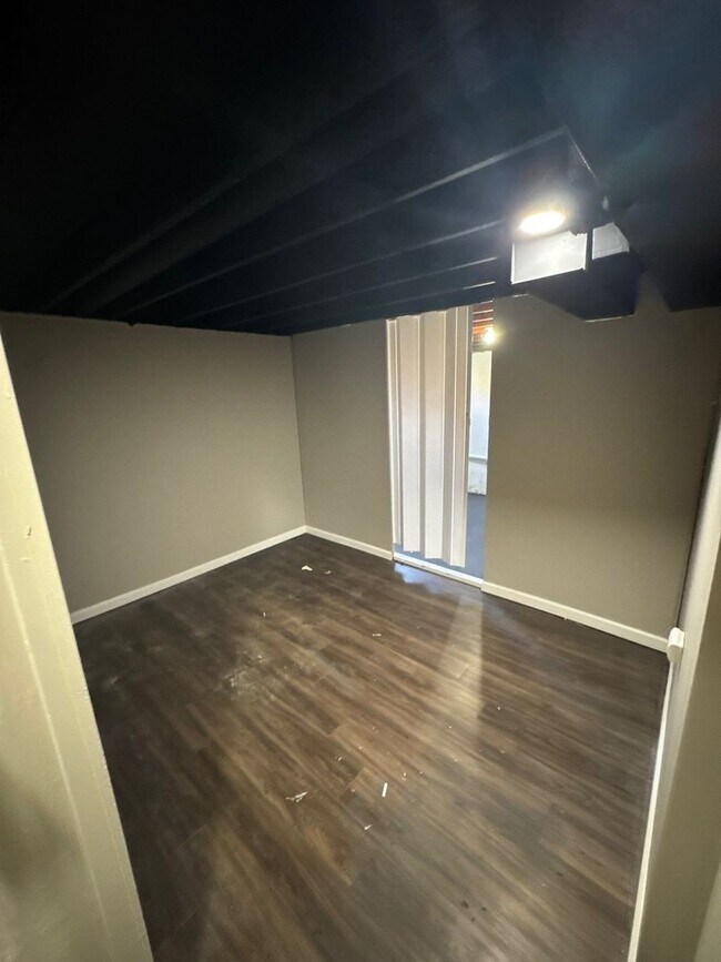 Building Photo - AVAILABLE NOW!! Oak Grove 3 Bed 2 Car garage!