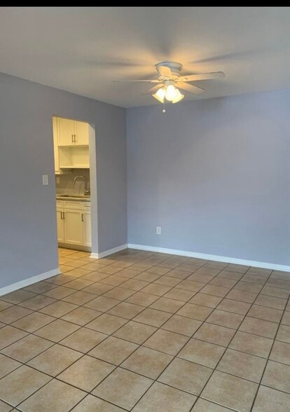 Building Photo - 701 Garden Cir