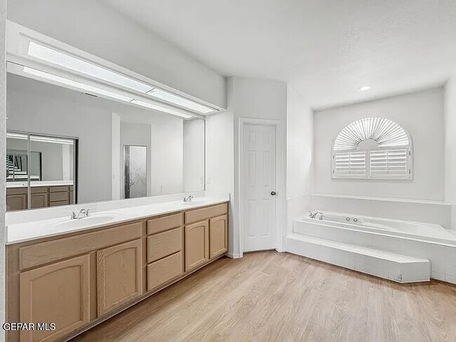 Building Photo - 659 Jeanny Marie Ct