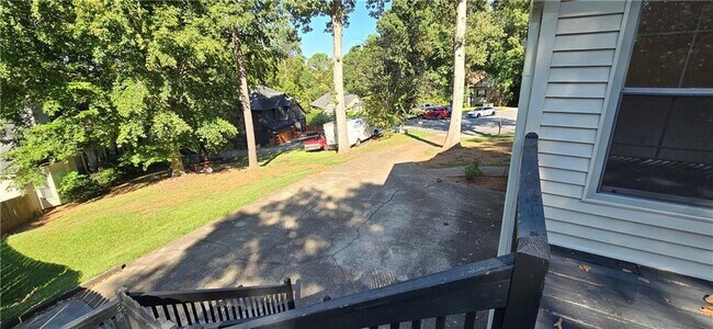 Building Photo - 303 Cacique Ct