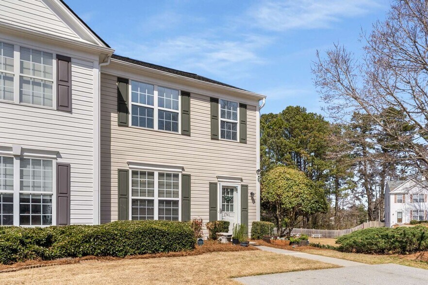 Building Photo - 1741 Stanwood Dr NW