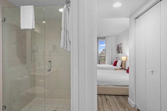 Building Photo - 2602 E Hallandale Beach Blvd