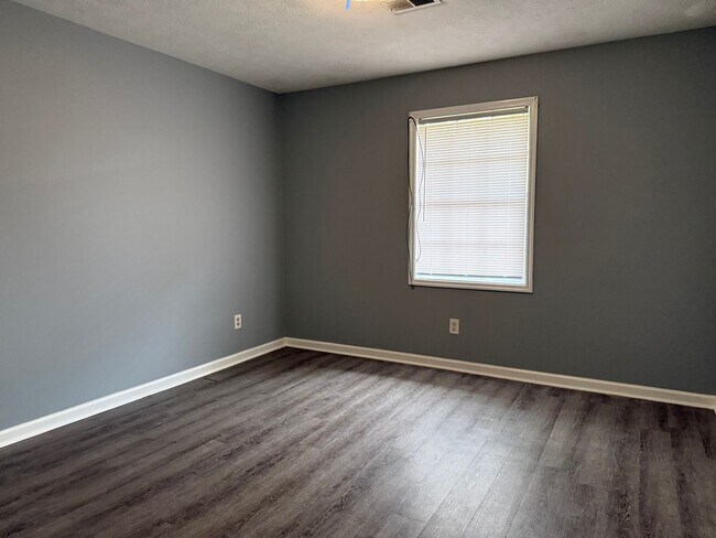 Building Photo - 1309 Glenn Cir