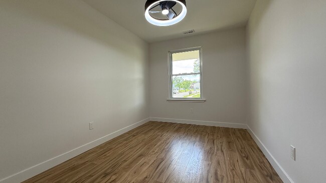 Building Photo - 3300 Johns Ct