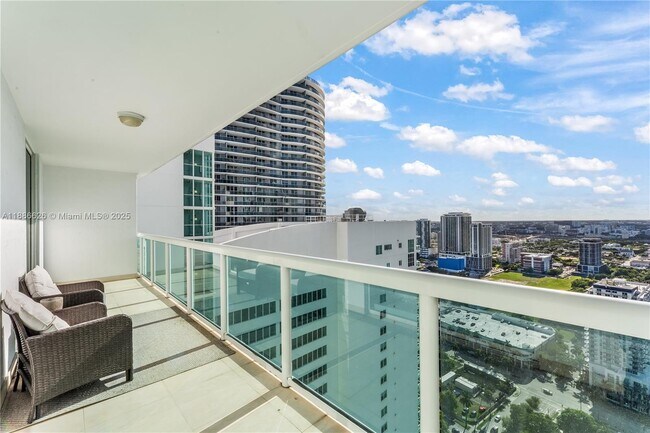 Building Photo - 1800 N Bayshore Dr