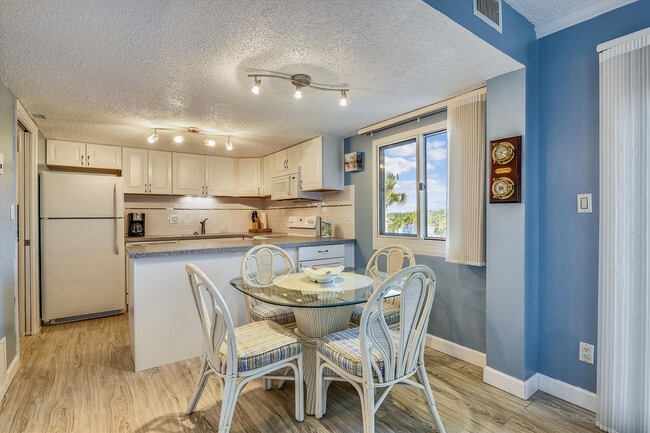 Building Photo - 23223 Front Beach Rd