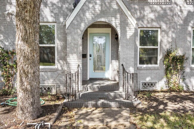 Building Photo - 3321 Charleston St