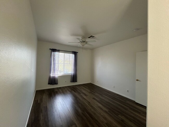 Building Photo - Charming 2 Bed, 2 Bath Condo