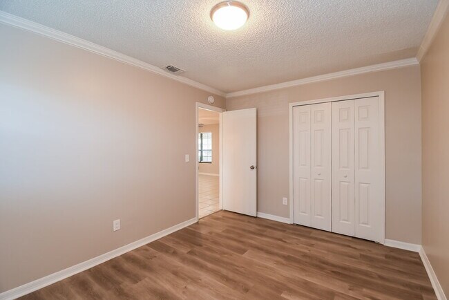 Building Photo - 1540 Derringer Rd