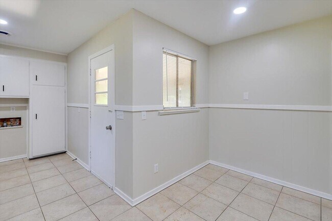 Building Photo - 111 Chiswick Cir