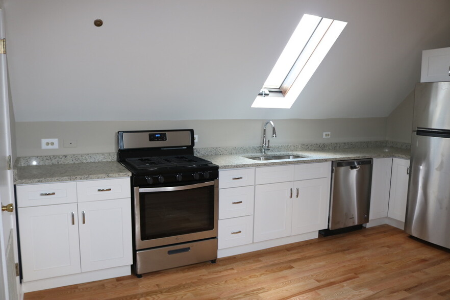 Kitchen - 939 W 34th St