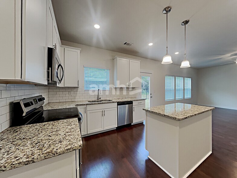Building Photo - 467 Camp dr