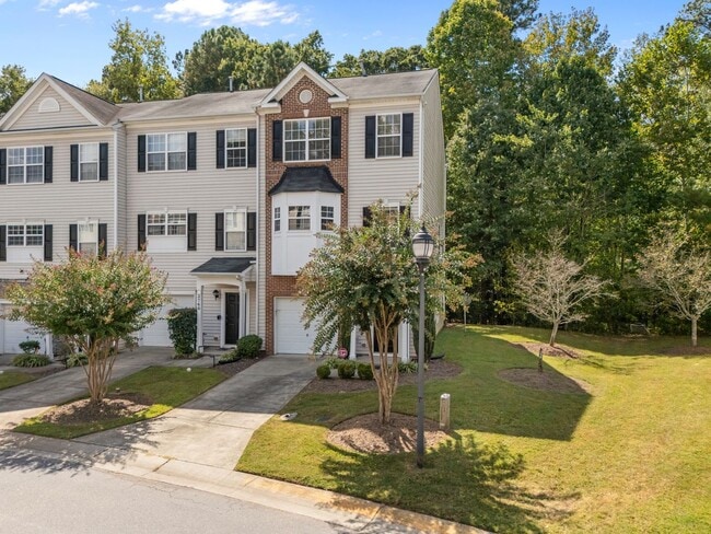 Building Photo - Spacious 3-Story End-Unit Townhome Near RTP
