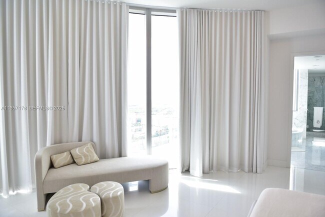 Building Photo - 17475 Collins Ave