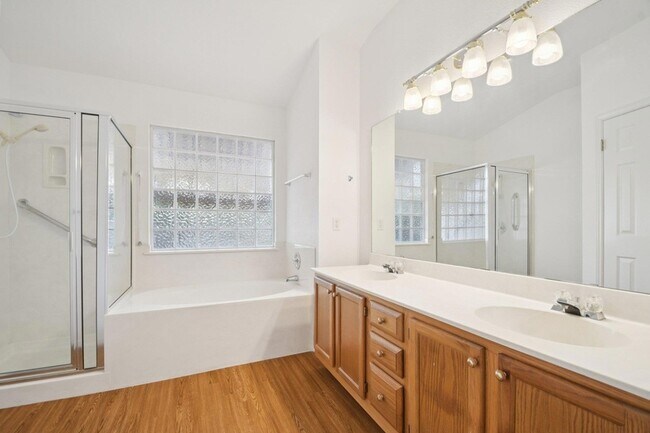 Building Photo - 1300 Leah Ln