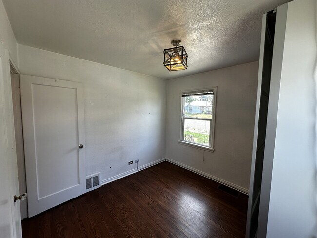 Building Photo - Charming 3-Bed Retreat with Finished Basement an Hardwood Floors!