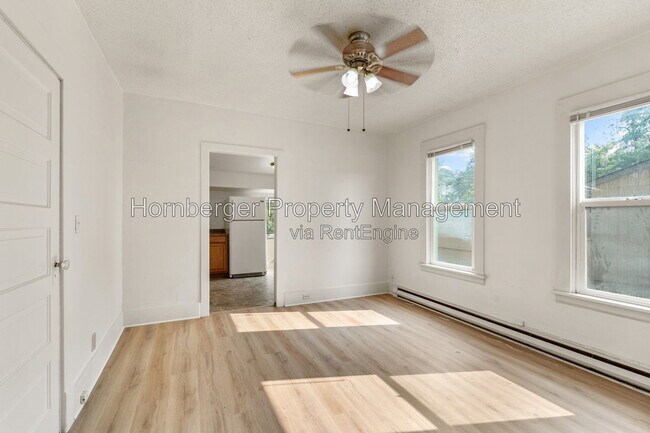 Building Photo - 1504 W Alice Ave