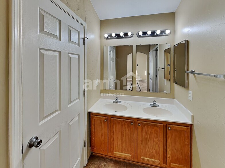 Building Photo - 3705 W Fitzwater Ct