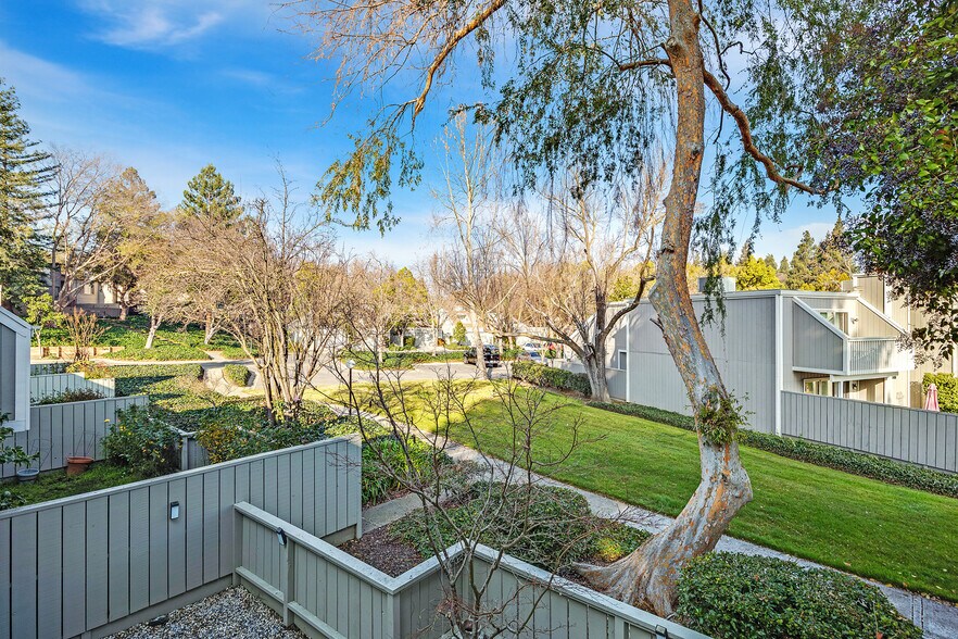 Building Photo - 7551 Maywood Dr