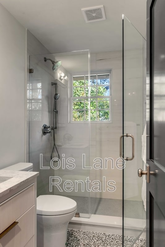 Building Photo - 7 Logan St