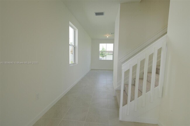 Building Photo - 2637 SE 24th Ct