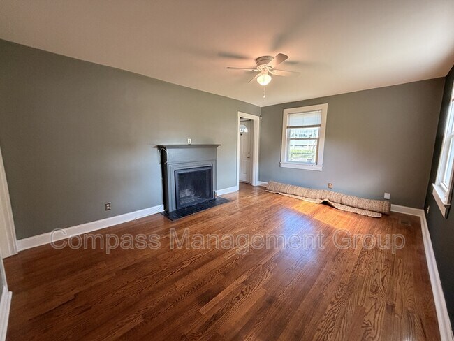 Building Photo - 3300 Miami St