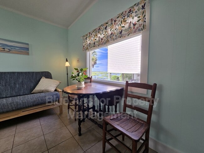 Building Photo - 337 Dogwood Ln