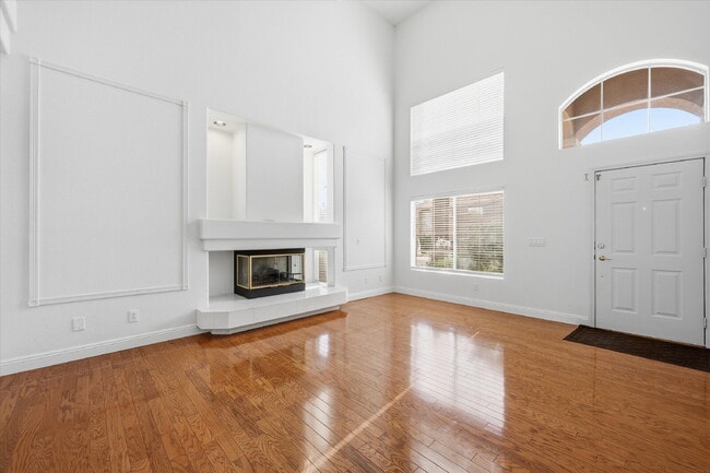 Building Photo - Exquisite 5-bed, 3-bath home w/ spacious 3-car garage offers luxurious living & effortless entert...