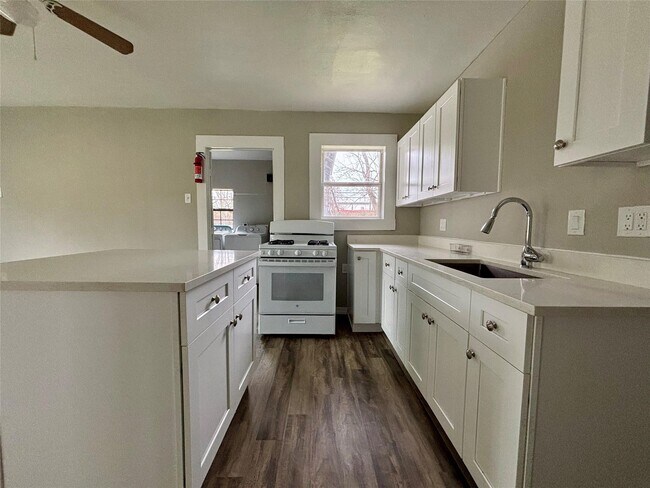 Building Photo - 9710 Casa Loma Dr