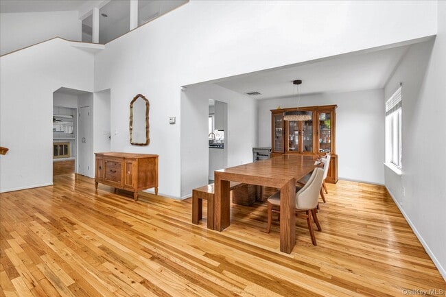 Building Photo - 8 Branding Iron Ln