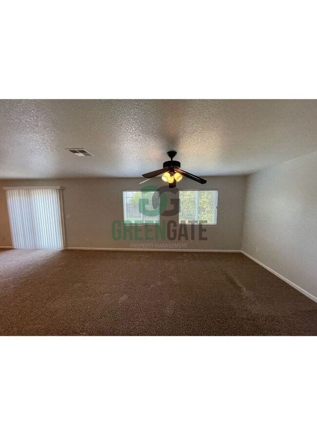Building Photo - Two story 4 bedroom, 2.5 bath home in Stoc...