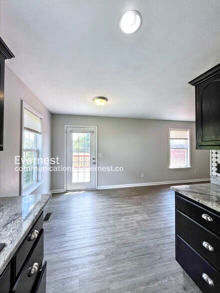 Building Photo - 1604 Mary Ct