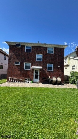 Building Photo - 424 Dewitt St