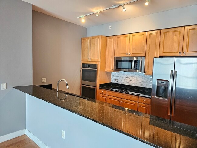 Building Photo - 1235 S Prairie Ave