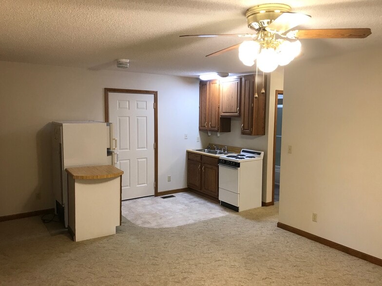 Building Photo - 151 Henry Sledd Rd