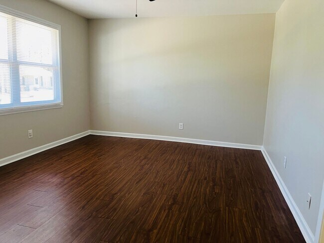 Building Photo - Wow! Check out this charming 3-bedroom, 1....