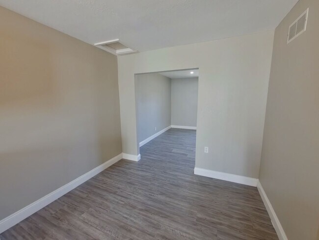 Building Photo - 1921 N Garland St