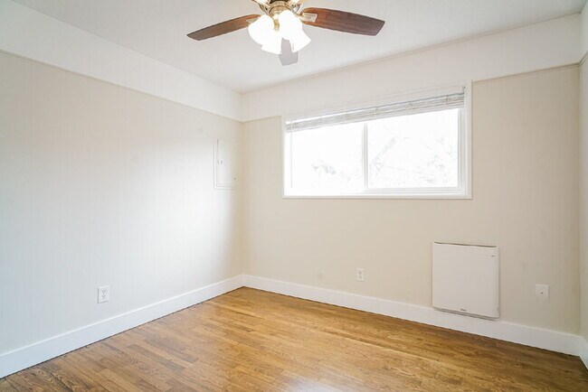 Building Photo - 131 SE 22nd Ave